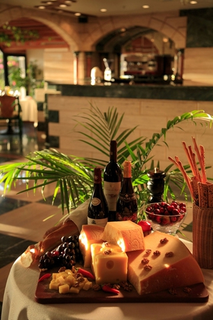 Imagen del bar/restaurante del Hotel Sonesta St George Luxor. Foto 3