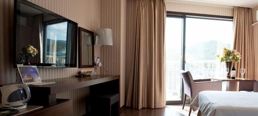 Imagen de la habitación del Hotel Song Jung. Foto 9