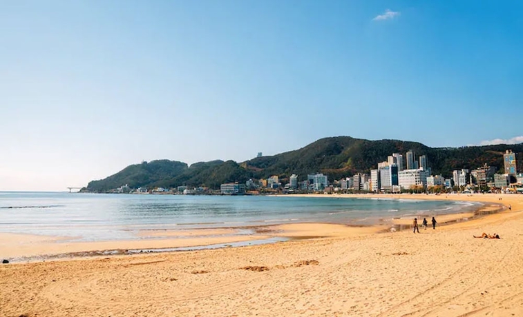 Imagen de los exteriores del Hotel Song Jung. Foto 13