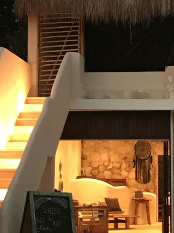 Imagen de los interiores del Hotel Sonido Del Mar and Yoga Loft. Foto 19