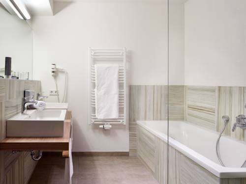 Imagen de la habitación del Hotel Sonja Alpine Resort. Foto 10