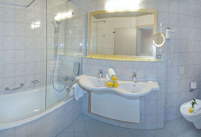 Imagen de la piscina del Hotel Sonnalp. Foto 13