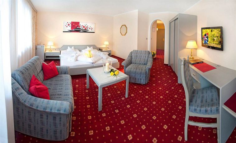 Imagen de la piscina del Hotel Sonnalp. Foto 15