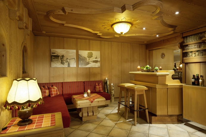 Imagen del bar/restaurante del Hotel Sonnblick, Plangeross. Foto 3