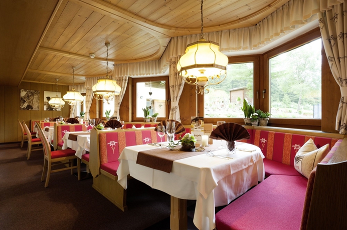 Imagen del bar/restaurante del Hotel Sonnblick, Plangeross. Foto 5