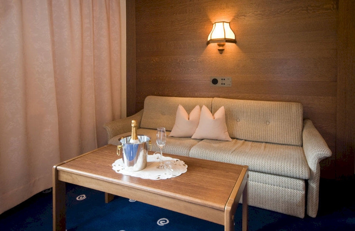 Imagen de los interiores del Hotel Sonnblick, Plangeross. Foto 12