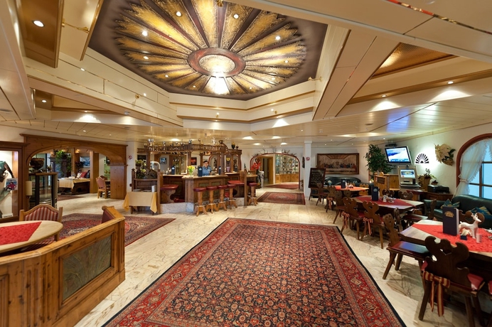 Imagen del bar/restaurante del Hotel Sonne 4 Sterne Superior. Foto 2