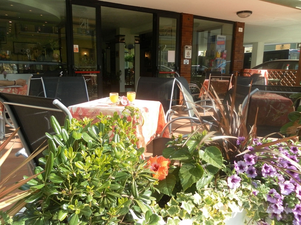 Imagen del bar/restaurante del Hotel Sonne, Rimini. Foto 1