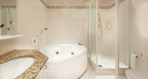 Imagen de la habitación del Hotel Sonnenburg, Merano. Foto 13