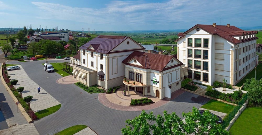 Imagen de los exteriores del Hotel Sonnenhof, Suceava. Foto 5