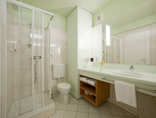 Imagen de la habitación del Hotel Sonnenhotel Hafnersee. Foto 15