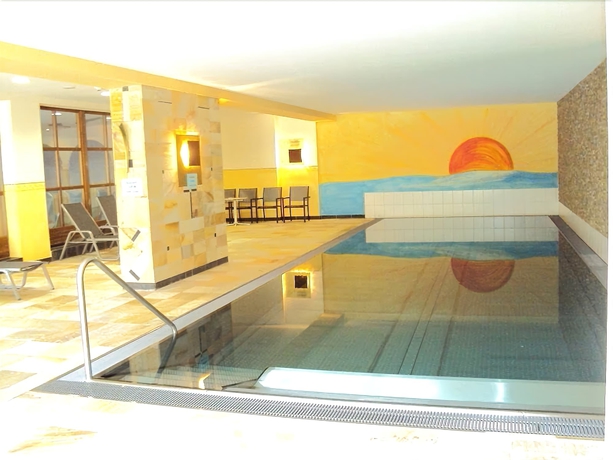Imagen de la piscina del Hotel Sonnschein. Foto 17