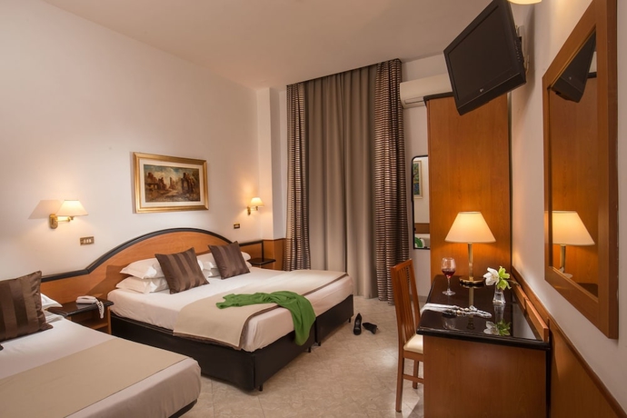 Imagen de la habitación del Hotel Sonya. Foto 14