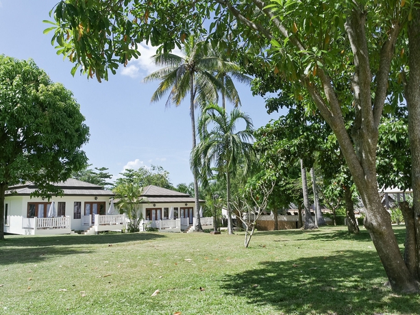 Imagen de los exteriores del Hotel Soontreeya Lanta. Foto 8