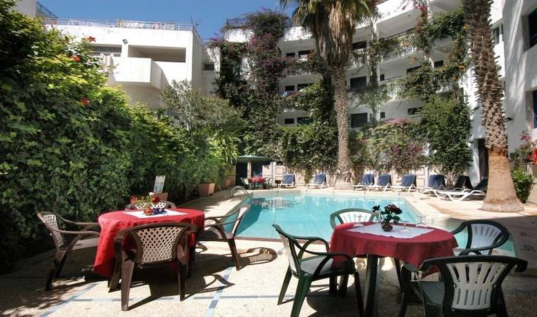 Imagen de la piscina del Hotel Soraya Studiotel. Foto 20