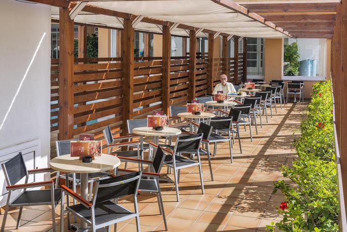 Imagen de los exteriores del Hotel Sorrabona. Foto 10