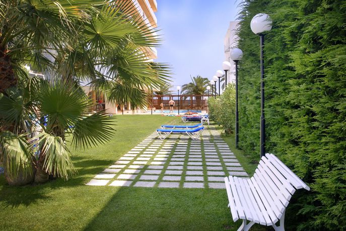 Imagen de los exteriores del Hotel Sorrabona. Foto 13