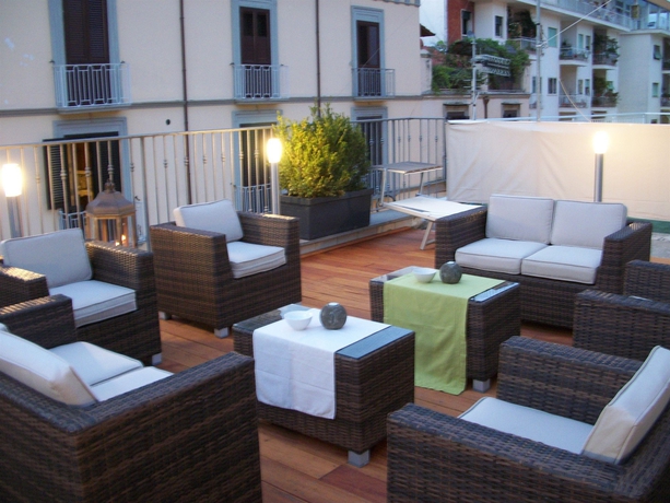 Imagen de los exteriores del Hotel Sorrento City. Foto 12