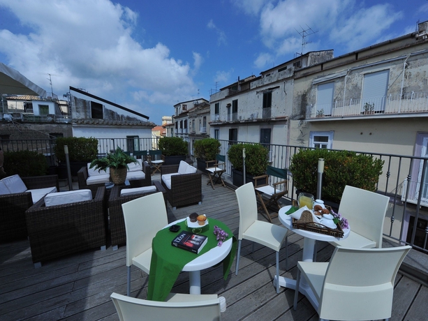 Imagen de los exteriores del Hotel Sorrento City. Foto 13