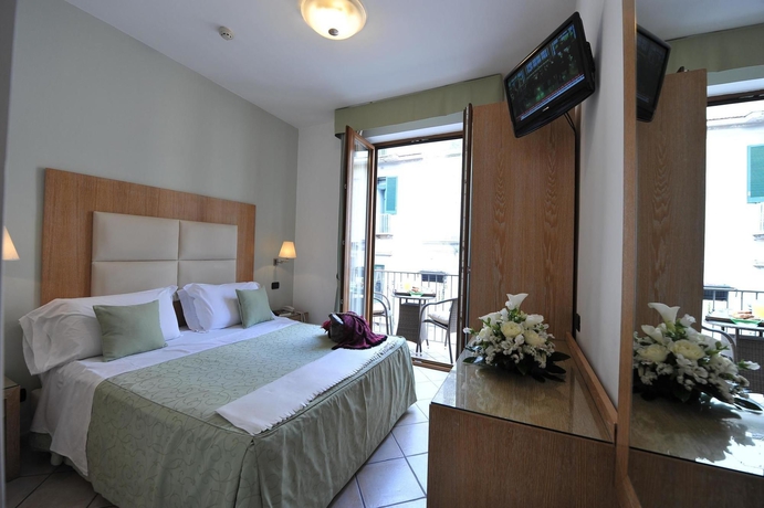 Imagen de la habitación del Hotel Sorrento City. Foto 2