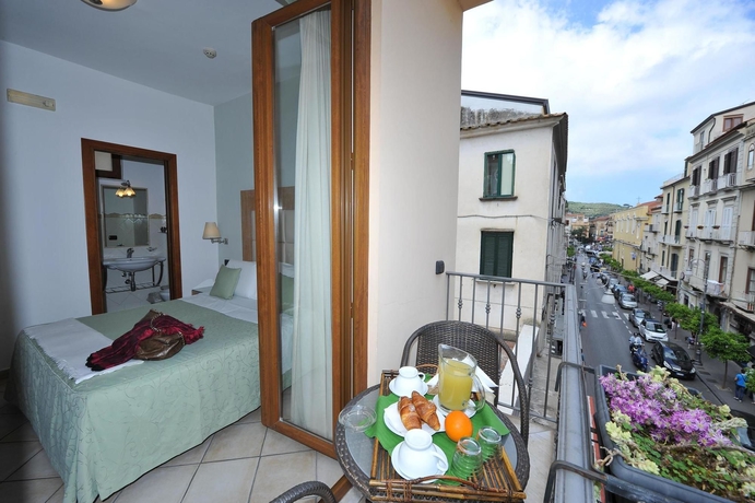 Imagen de la habitación del Hotel Sorrento City. Foto 3