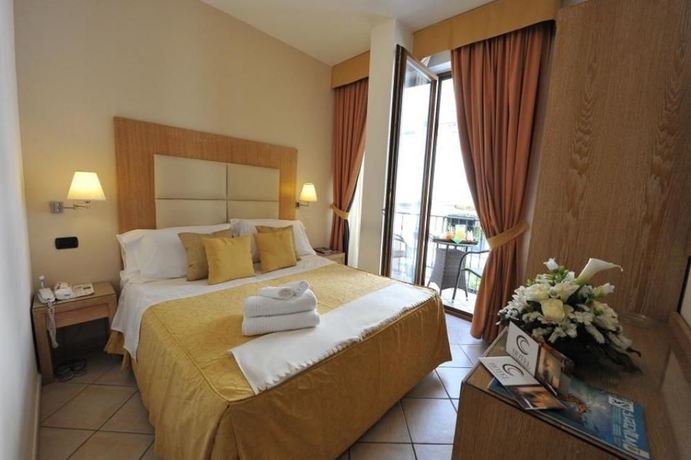 Imagen de la habitación del Hotel Sorrento City. Foto 5