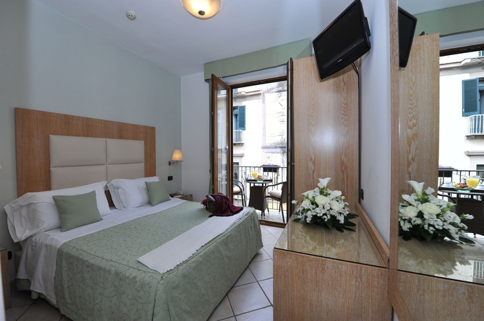 Imagen de la habitación del Hotel Sorrento City. Foto 7