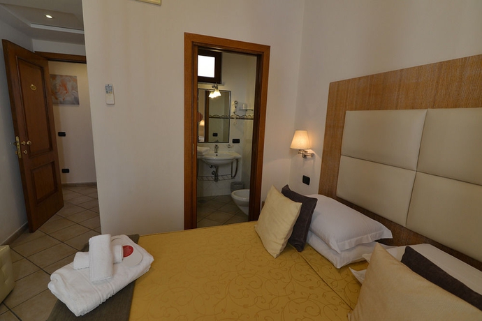Imagen de la habitación del Hotel Sorrento City. Foto 10