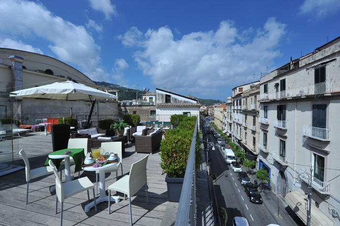 Imagen de los exteriores del Hotel Sorrento City. Foto 14