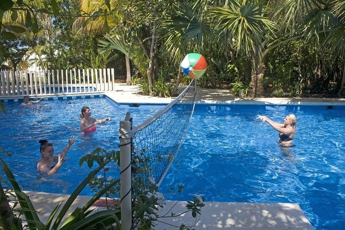 Imagen de la piscina del Hotel Sotavento and Yacht Club. Foto 14
