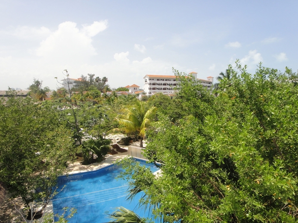 Imagen de la piscina del Hotel Sotavento and Yacht Club. Foto 15