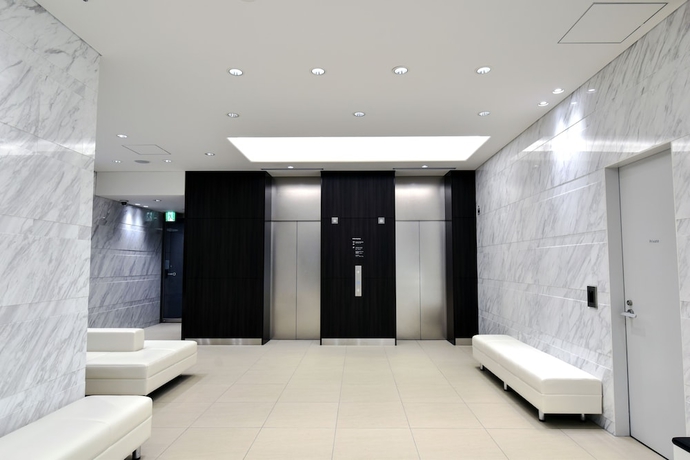 Imagen de los interiores del Hotel Sotetsu Fresa Inn Kanda Otemachi. Foto 18