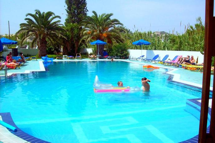 Imagen de la piscina del Hotel Sotirakis. Foto 19