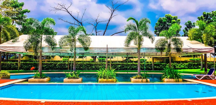 Imagen de la piscina del Hotel Sotogrande Neopolitan. Foto 14