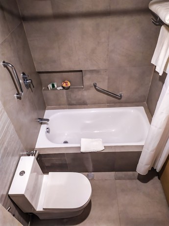 Imagen de la habitación del Hotel Sotogrande Neopolitan. Foto 8