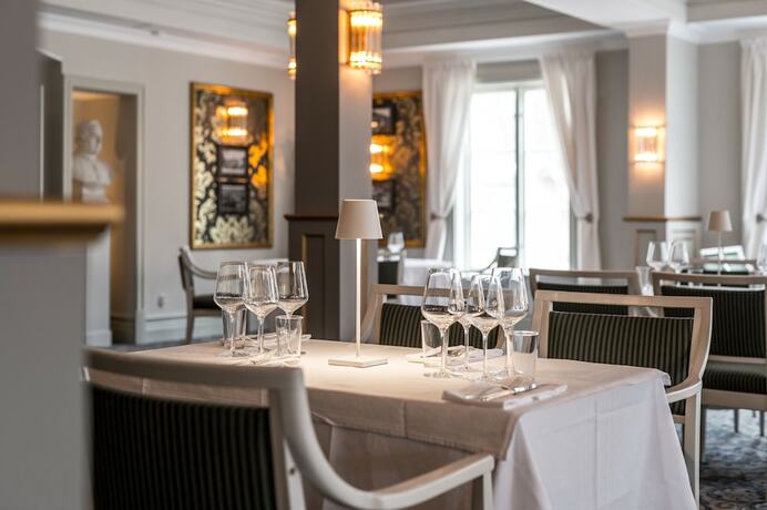 Imagen del bar/restaurante del Hotel S&ouml;derk&ouml;pings Brunn. Foto 17