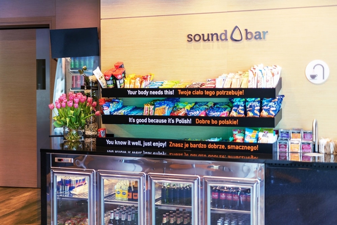 Imagen del bar/restaurante del Hotel Sound Garden Airport. Foto 2