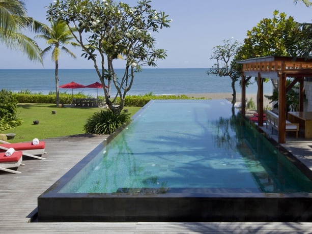 Imagen de la piscina del Hotel Sound Of The Sea Villa. Foto 6