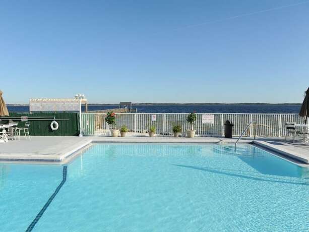 Imagen general del Hotel Soundside Holiday Beach Resort. Foto 18