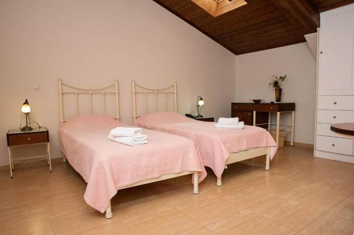 Imagen de la habitación del Hotel Sourediko. Foto 13