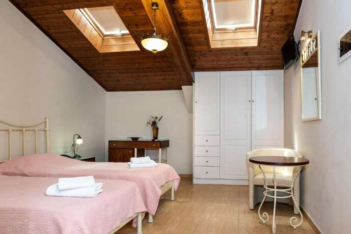 Imagen de la habitación del Hotel Sourediko. Foto 14