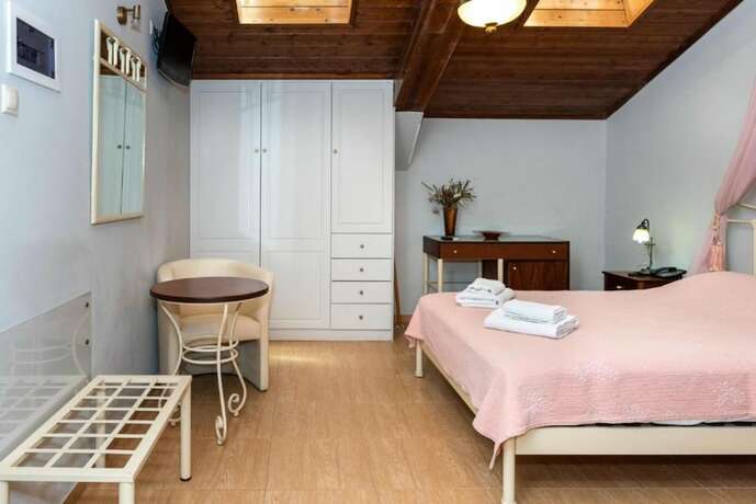 Imagen de la habitación del Hotel Sourediko. Foto 15