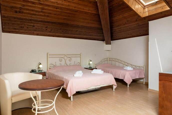 Imagen de la habitación del Hotel Sourediko. Foto 17