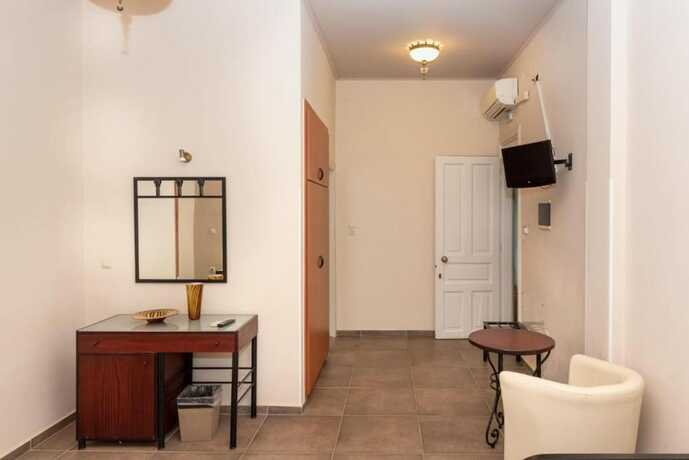 Imagen de la habitación del Hotel Sourediko. Foto 18