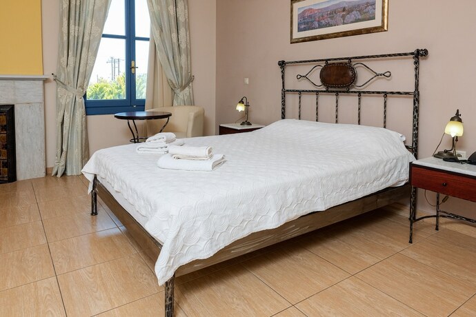 Imagen de la habitación del Hotel Sourediko. Foto 20