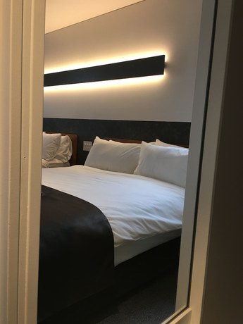 Imagen de la habitación del Hotel Sousekian. Foto 11