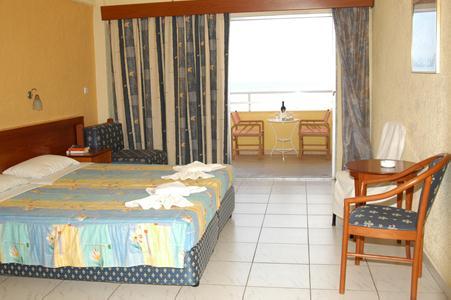 Imagen de la habitación del Hotel Sousouras. Foto 3