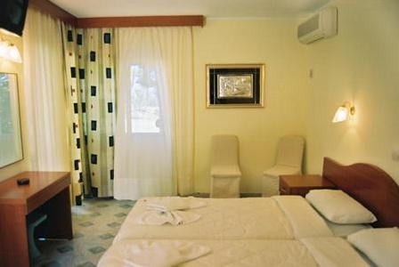 Imagen de la habitación del Hotel Sousouras. Foto 4