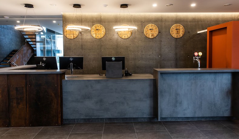 Imagen de los interiores del Hotel South Coast. Foto 7