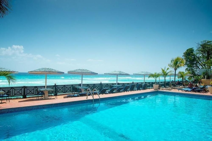 Imagen de la piscina del Hotel South Gap. Foto 16